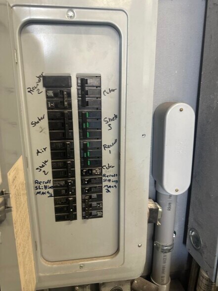 More Photos Of 4913 W Laurel St, Tampa Light Distribution For Sale