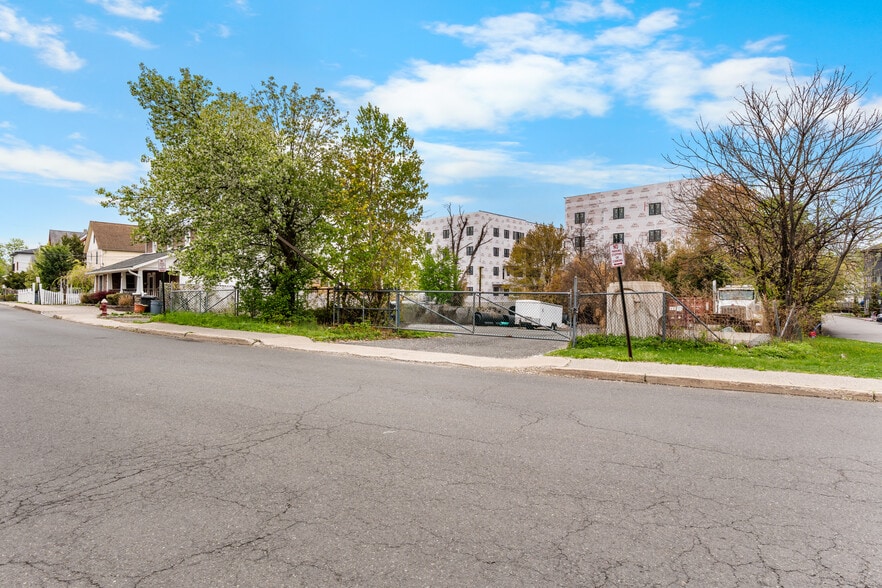 More Photos Of 41 N Madison Ave, Spring Valley Land For Lease