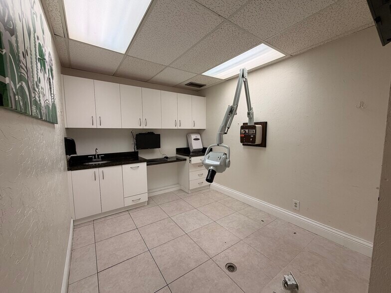 More Photos Of 2331 N State Road 7, Lauderdale Lakes Office For Sale