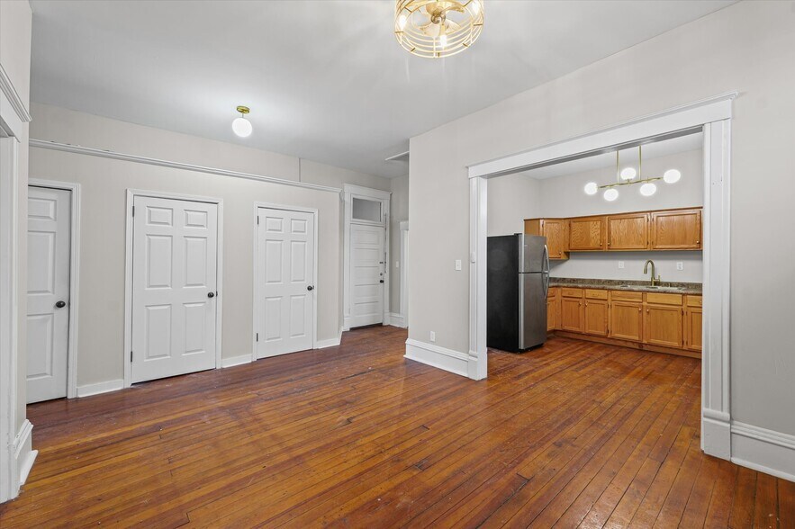 More Photos Of 125 S Market St, Paxton Specialty For Sale
