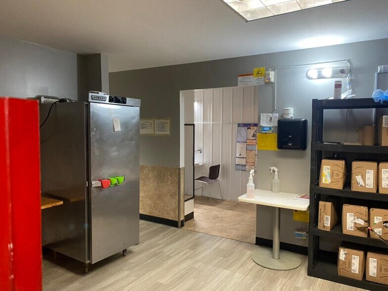 More Photos Of 18 N 4th St, Gosport Storefront Retail Office For Sale