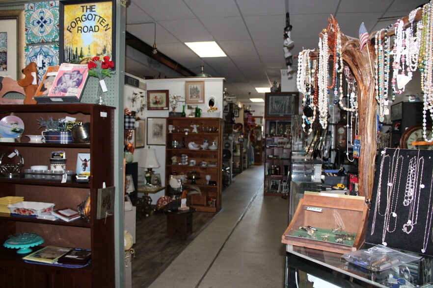 More Photos Of 120 Raleigh St, Fuquay-Varina Storefront For Sale