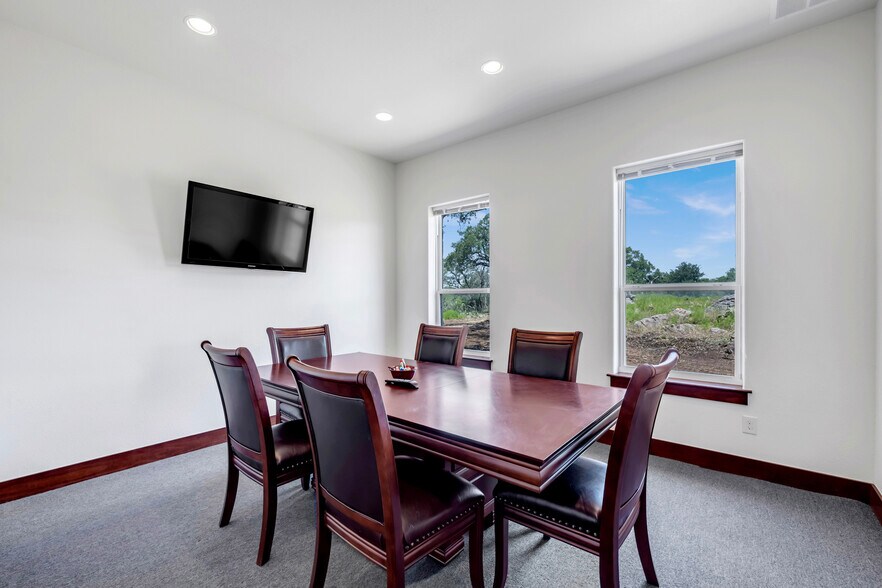 More Photos Of 10490 TX-29, Burnet Office For Sale