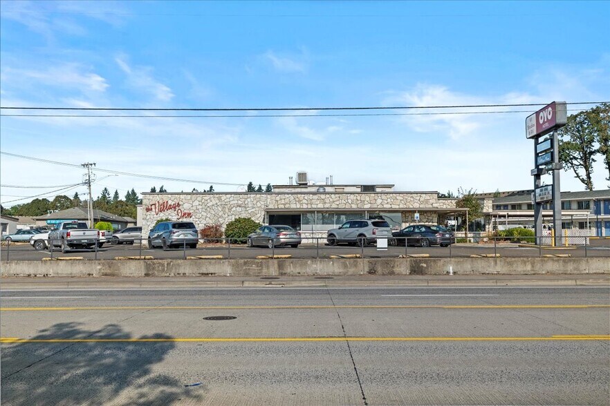 More Photos Of 535 S Columbia River Hwy, Saint Helens General Retail For Lease