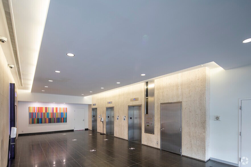 More Photos Of 305 King St W, Kitchener Office For Lease