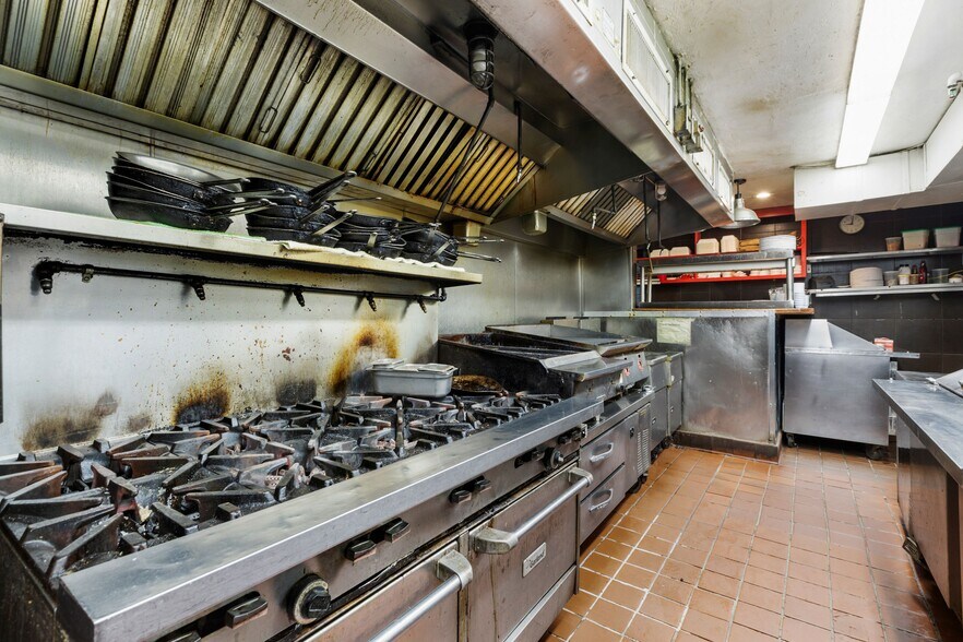 More Photos Of 278-282 Shrewsbury St, Worcester Storefront Retail Residential For Sale