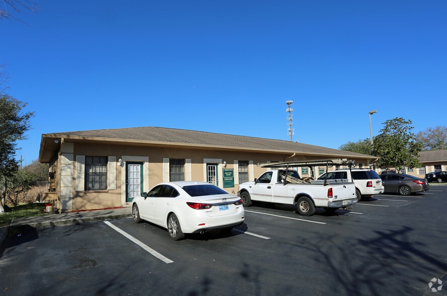 More Photos Of 8911 Regents Park Dr, Tampa Office For Lease
