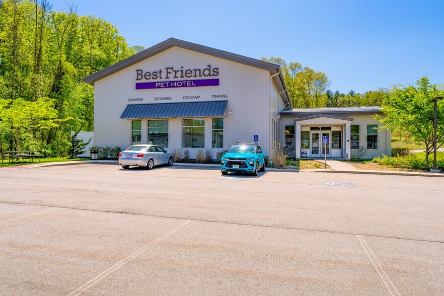 More Photos Of 2 Technology Dr, Tyngsborough Veterinarian Kennel For Sale