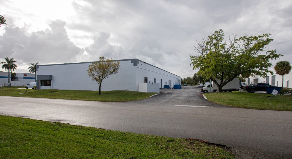 More Photos Of 3555-3569 NW 53rd Ct, Fort Lauderdale Unknown For Lease