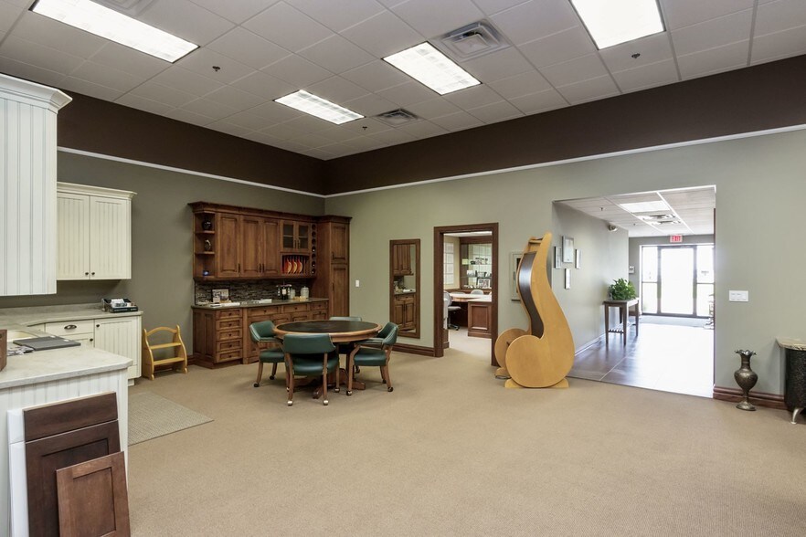 More Photos Of 801 62nd St, Marion Showroom For Sale