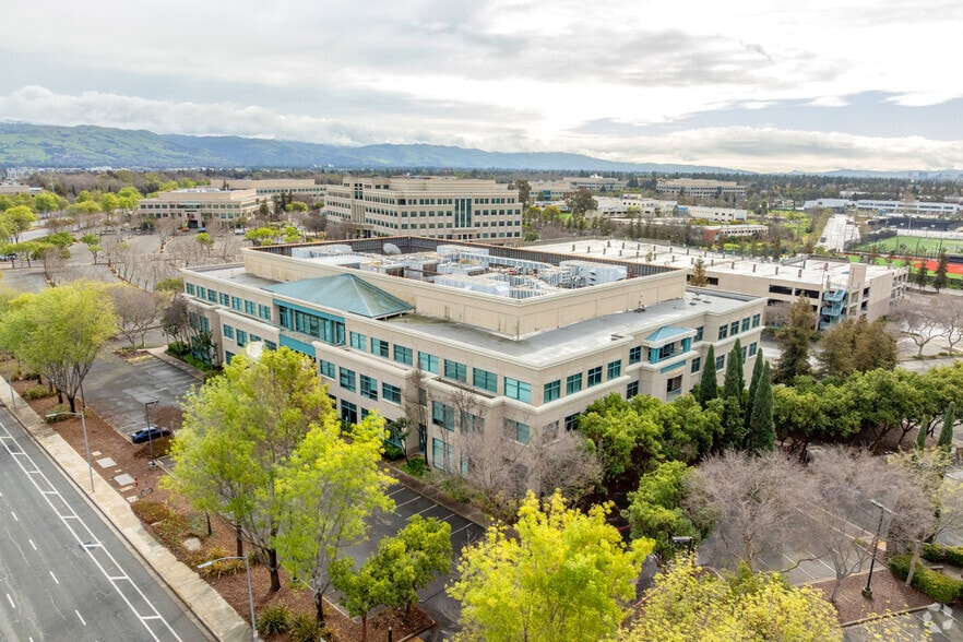 More Photos Of 250 E Tasman Dr, San Jose Research And Development For Sale