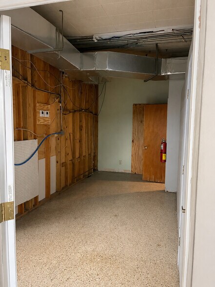 More Photos Of 1 E Montgomery Cross Rd, Savannah Storefront Retail Office For Lease