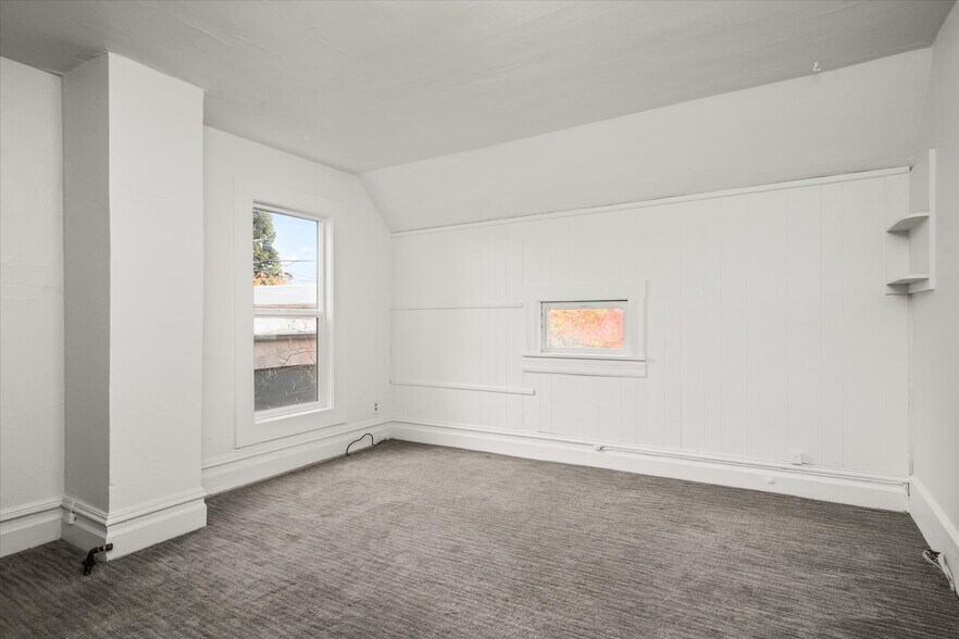 More Photos Of 527 Monroe St, Eugene Apartments For Sale