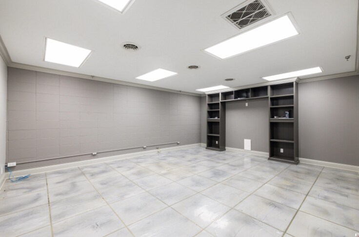 More Photos Of 303 N 13th St, Paducah Light Distribution For Lease