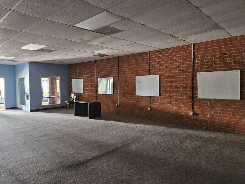More Photos Of 1471-1651 W Whittier Blvd, La Habra Unknown For Lease