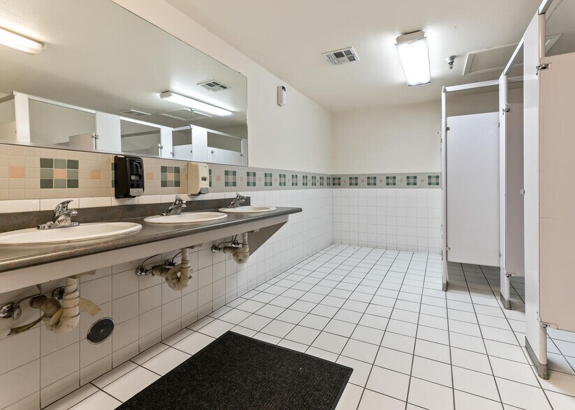 More Photos Of 2009 W Feemster Ave, Visalia Medical For Sale