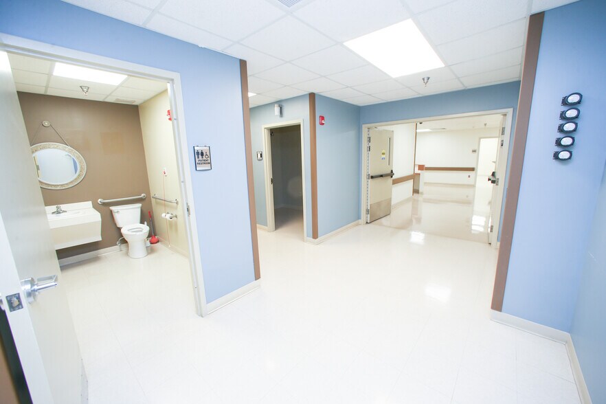 More Photos Of 8651 Township Line Rd, Indianapolis Office For Sale