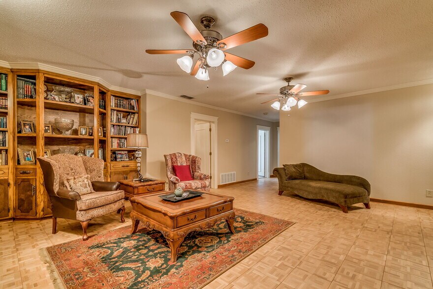 More Photos Of 200 E Blackjack St, Dublin Storefront Retail Residential For Sale