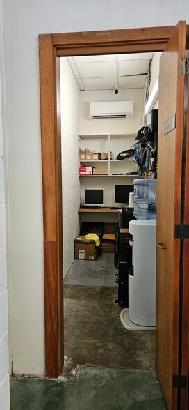 More Photos Of 2700 S King St, Honolulu Unknown For Lease