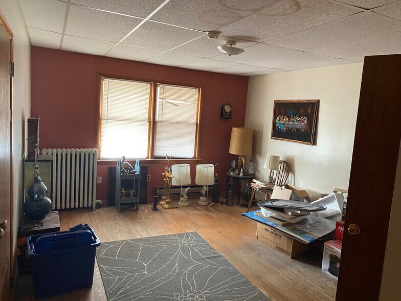More Photos Of 652 W Market St, York Storefront Retail Residential For Sale