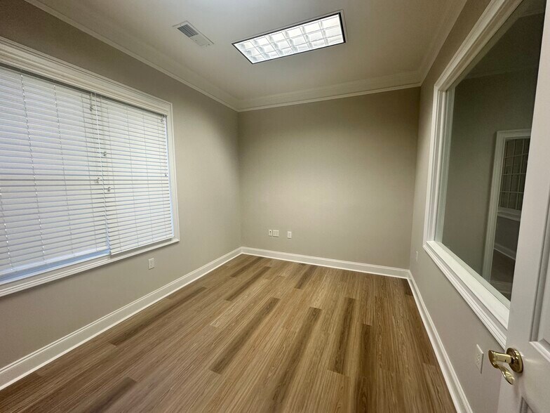 More Photos Of 10425 Old Alabama Connector Rd, Alpharetta Office For Lease