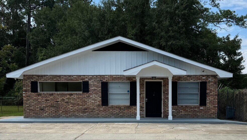 More Photos Of 560 Saint John St, Bay Saint Louis Office For Sale