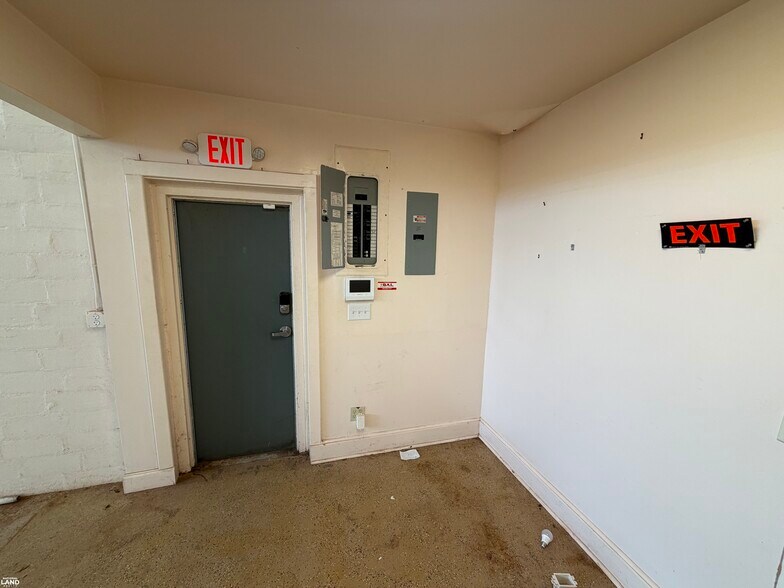 More Photos Of 208 N Main St, Kingfisher Storefront For Sale