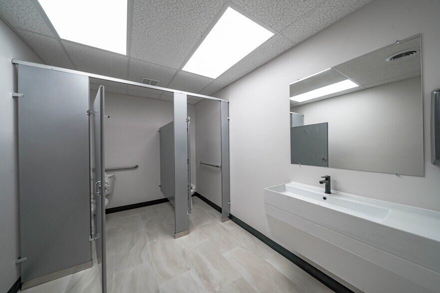 More Photos Of 8023 Malcolm Rd, Clinton Medical For Lease