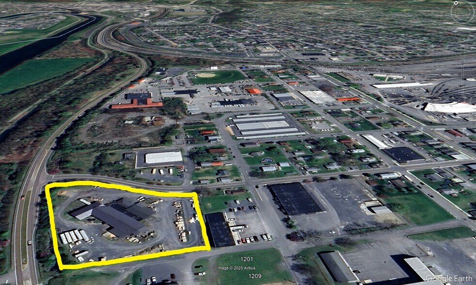 More Photos Of 215 W Elder St, Cumberland Land For Sale