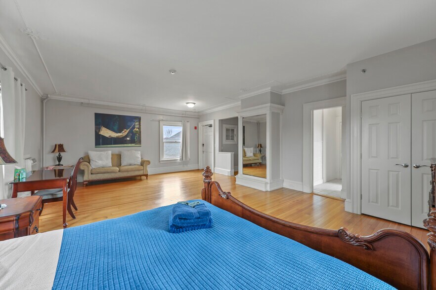 More Photos Of 74 Wendell Ave, Pittsfield Hotel For Sale
