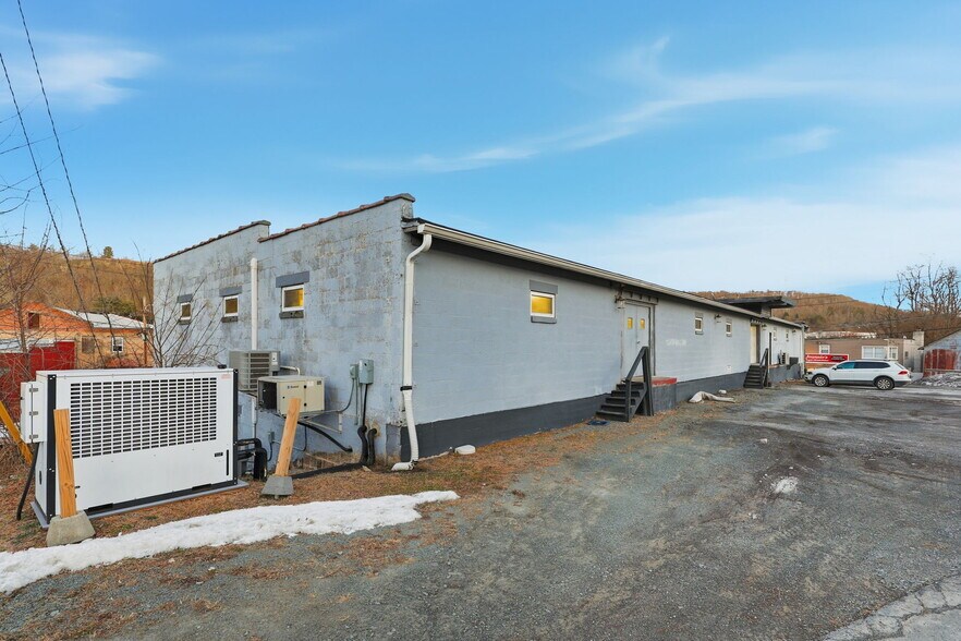 More Photos Of 2 Chapel St, Honesdale Flex For Lease