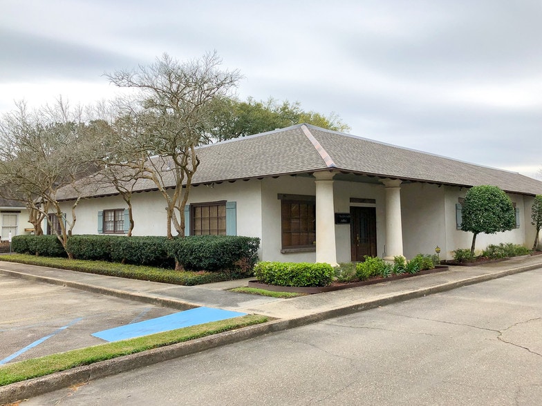 More Photos Of 429 E Airport, Baton Rouge Office For Sale