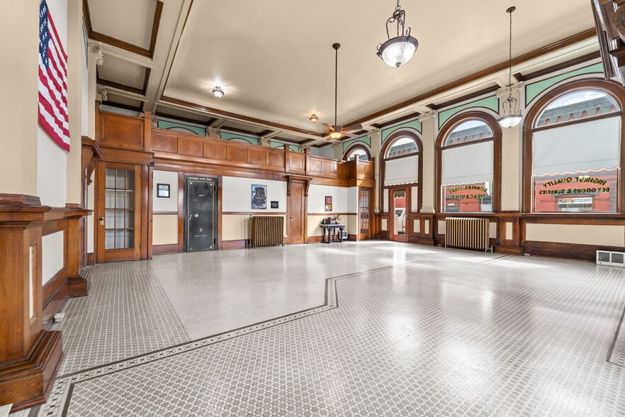 More Photos Of 102 Crosby St, Tekoa Flex For Sale