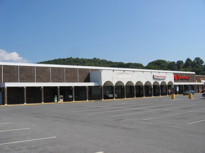 More Photos Of 920 S Craig Ave, Covington Unknown For Lease