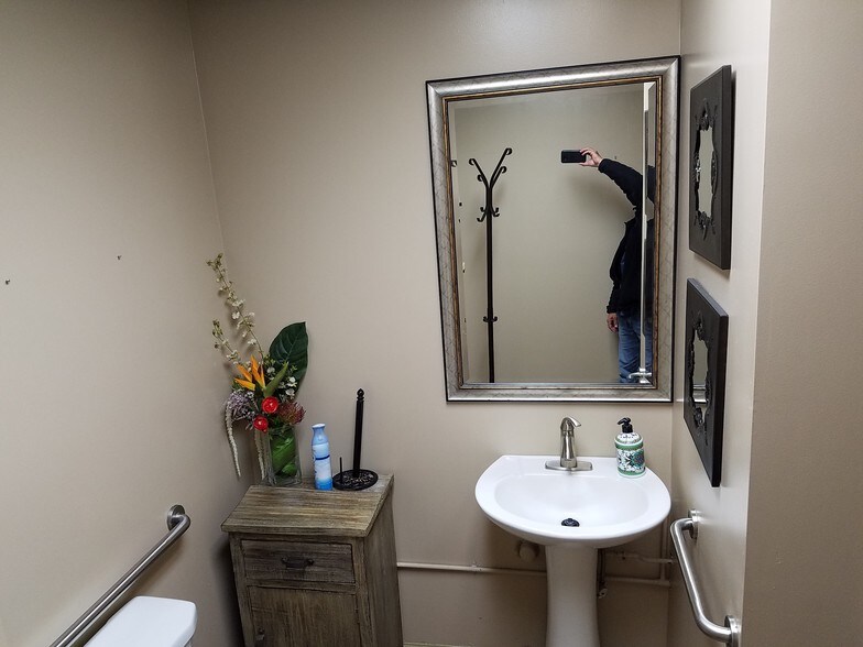 More Photos Of 20449-20481 Schaefer Hwy, Detroit Unknown For Lease