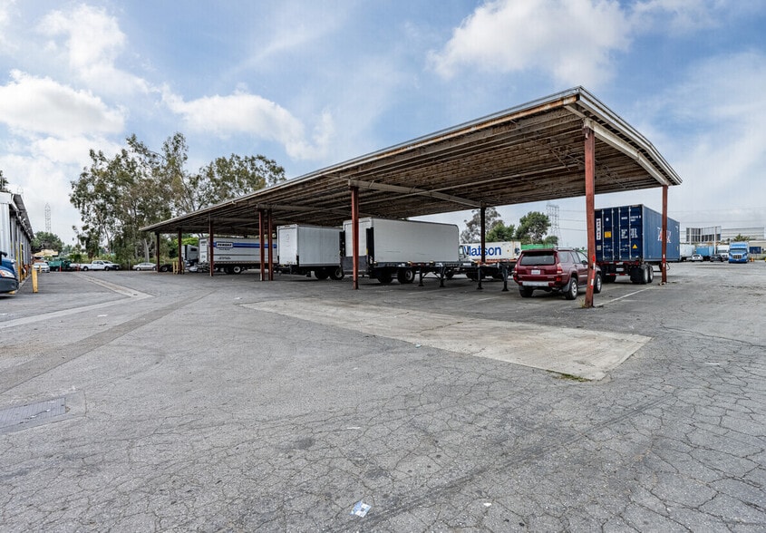 More Photos Of 5625 E Firestone Blvd, South Gate Warehouse For Lease