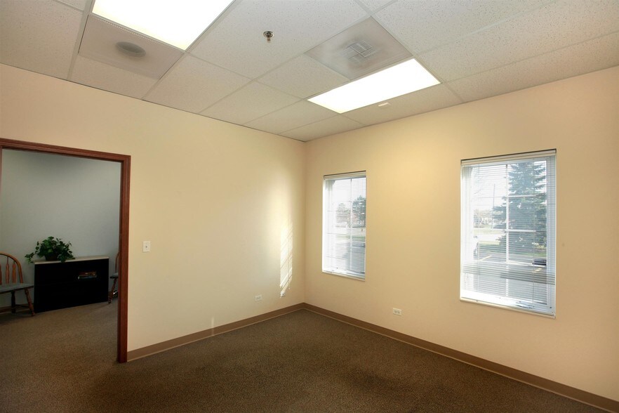 More Photos Of 5445 Grand Ave, Gurnee Medical For Sale