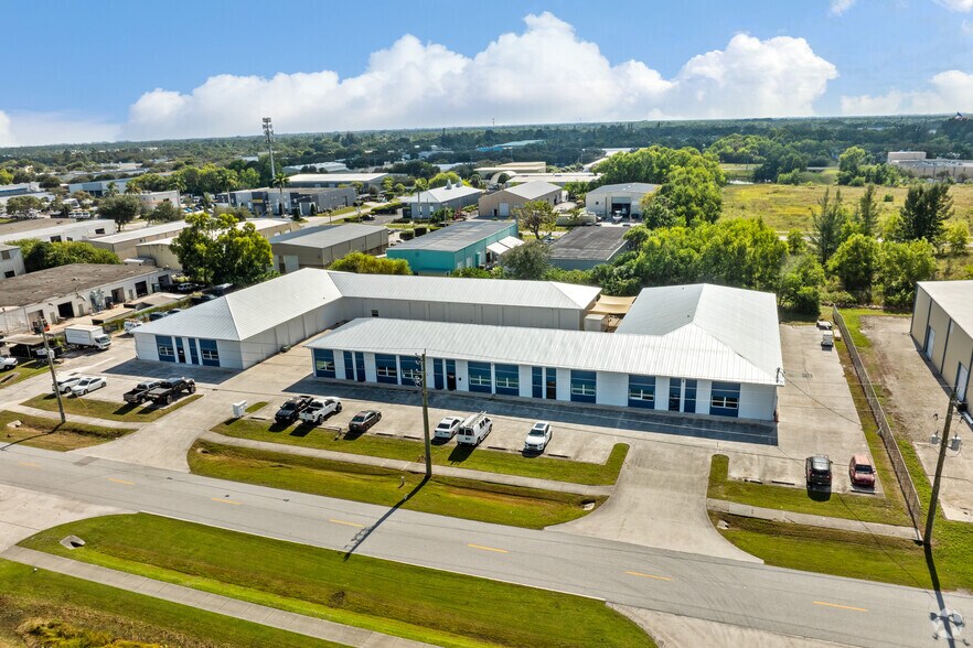More Photos Of 3054-3076 SE Dominica Ter, Stuart Warehouse For Lease