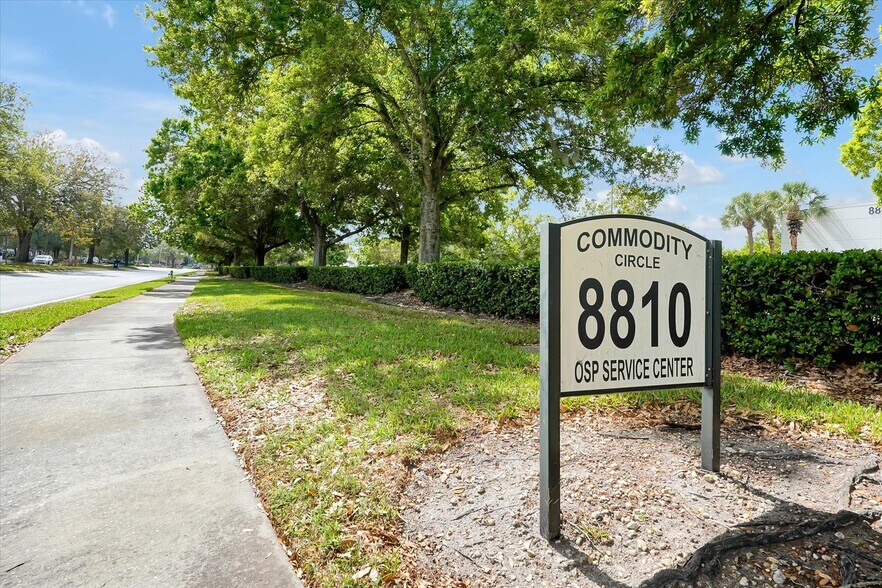 More Photos Of 8810 Commodity Cir, Orlando Showroom For Lease