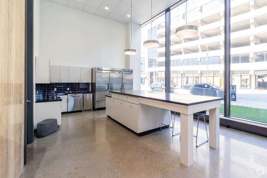 More Photos Of 200 N Saint Clair St, Toledo Office Residential For Lease