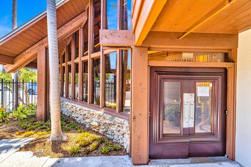 More Photos Of 3045 N Federal Hwy, Fort Lauderdale Loft Creative Space For Sale