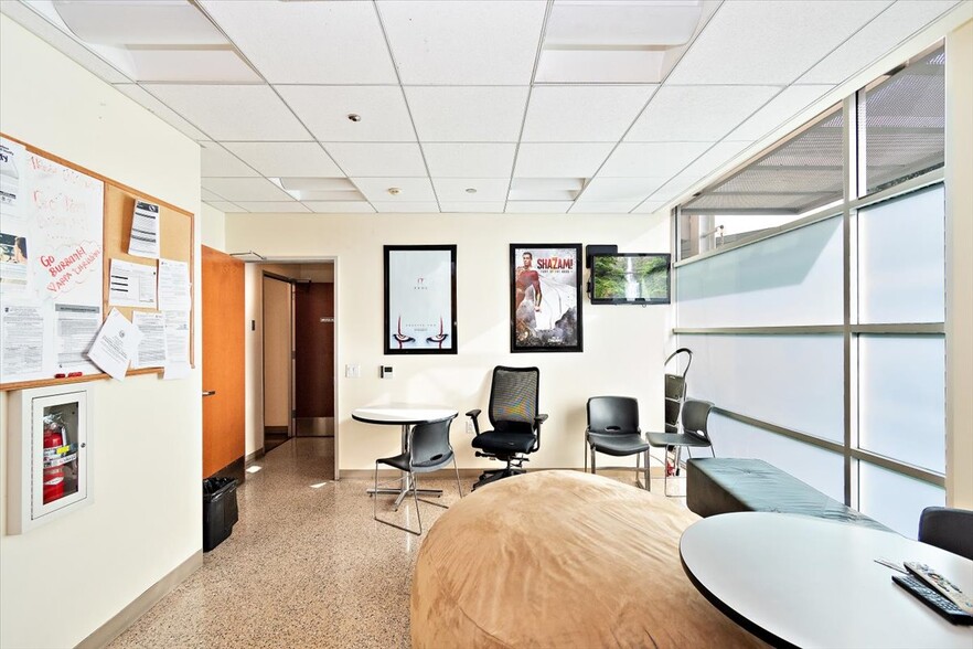 More Photos Of 2520 W Olive Ave, Burbank Medical For Lease