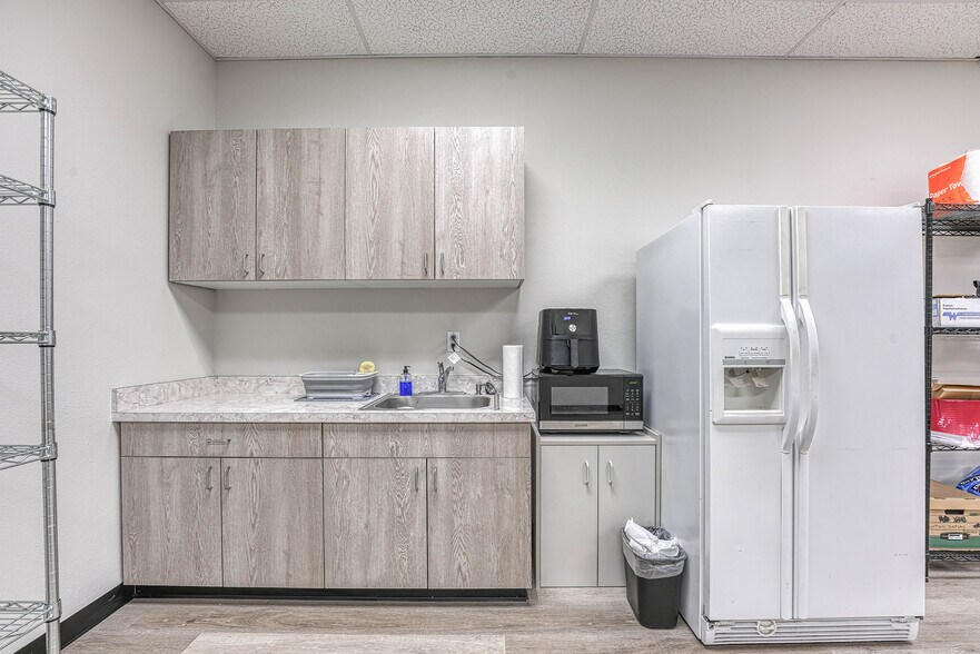 More Photos Of 4201 NE 66th Ave, Vancouver Office For Lease