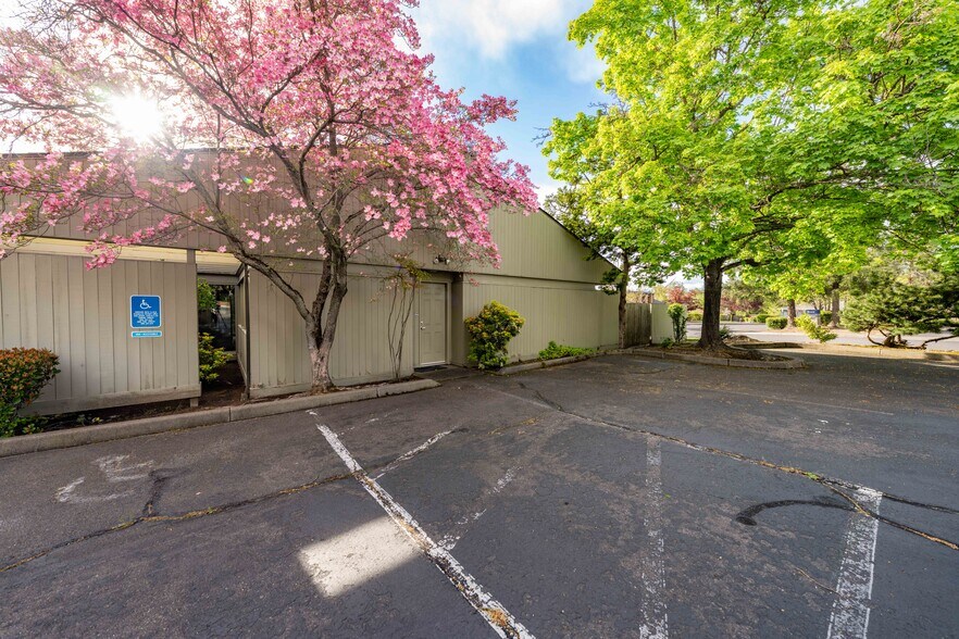 More Photos Of 537 Murphy Rd, Medford Medical For Lease