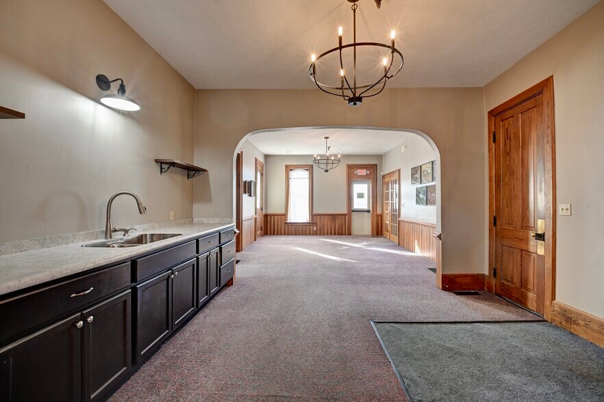 More Photos Of 14278 Lincoln Way E, Dalton Freestanding For Lease
