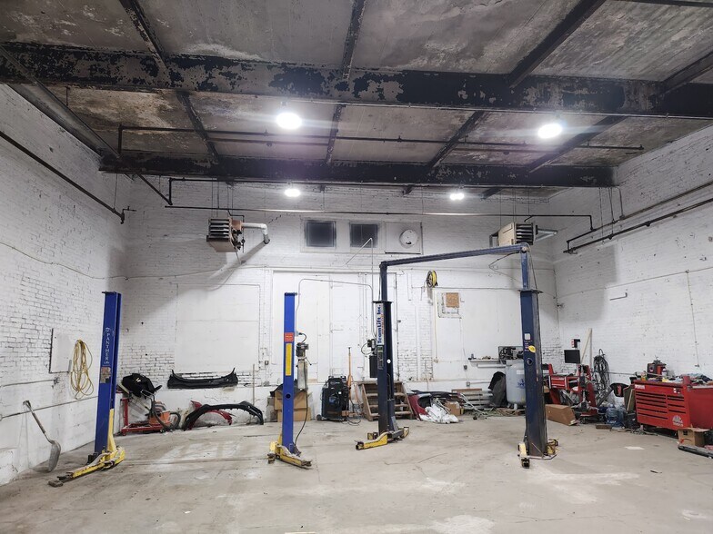 More Photos Of 737 W Cleveland Ave, Milwaukee Warehouse For Sale