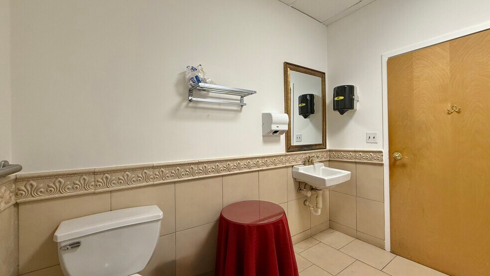 More Photos Of 2600-2626 Woodbridge Ave, Edison Unknown For Lease