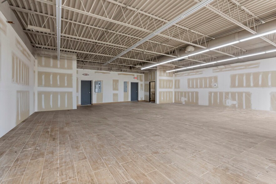 More Photos Of 16775-16777 E 13 Mile Rd, Fraser Unknown For Lease