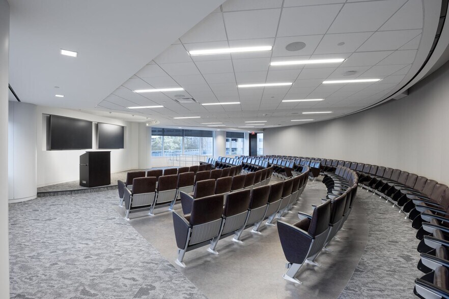 More Photos Of 1301 McKinney St, Houston Coworking Space