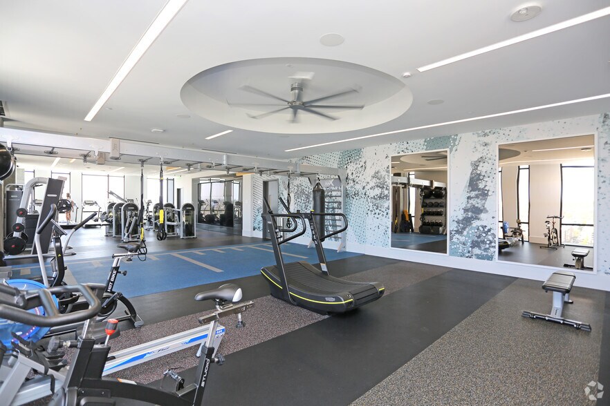 More Photos Of 1501 Island Ave, San Diego Apartments For Lease